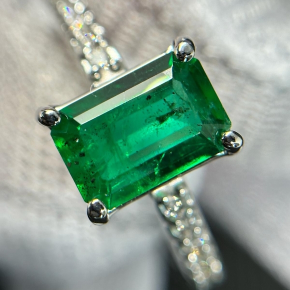 COLOMBIAN EMERALD AND DIAMOND RING 14K WHITE GOLD - Picture 6 of 6